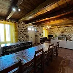 A La Ferme Au Coeur De L'auvergne Semesterbostad Saint-Hippolyte (Cantal)