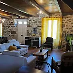 Semesterbostad A La Ferme Au Coeur De L'auvergne Saint-Hippolyte (Cantal)