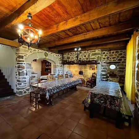 A La Ferme Au Coeur De L'auvergne Dom wakacyjny Saint-Hippolyte (Cantal)