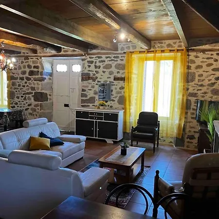 Dom wakacyjny A La Ferme Au Coeur De L'auvergne Saint-Hippolyte (Cantal)