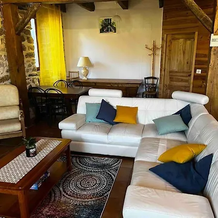A La Ferme Au Coeur De L'auvergne Holiday home