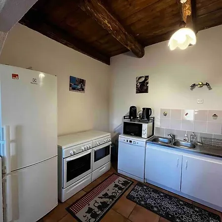 à La Ferme Au Coeur De L'auvergne * Saint-Hippolyte (Cantal)