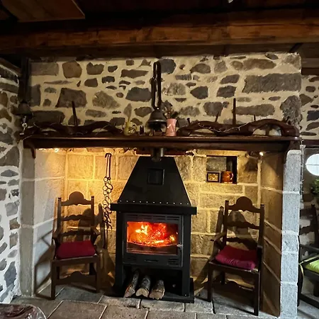 à La Ferme Au Coeur De L'auvergne Saint-Hippolyte (Cantal)