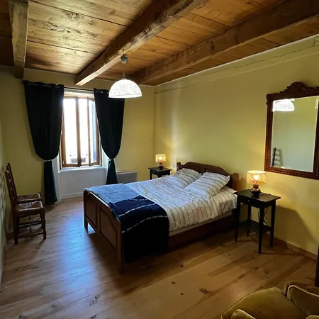 à La Ferme Au Coeur De L'auvergne * Saint-Hippolyte (Cantal)