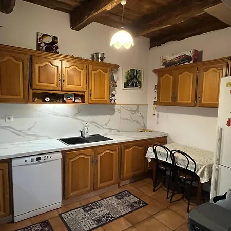 A La Ferme Au Coeur De L'auvergne Saint-Hippolyte (Cantal)