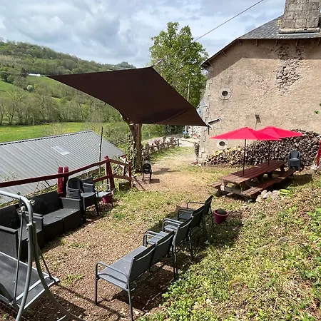 à La Ferme Au Coeur De L'auvergne * Saint-Hippolyte (Cantal)